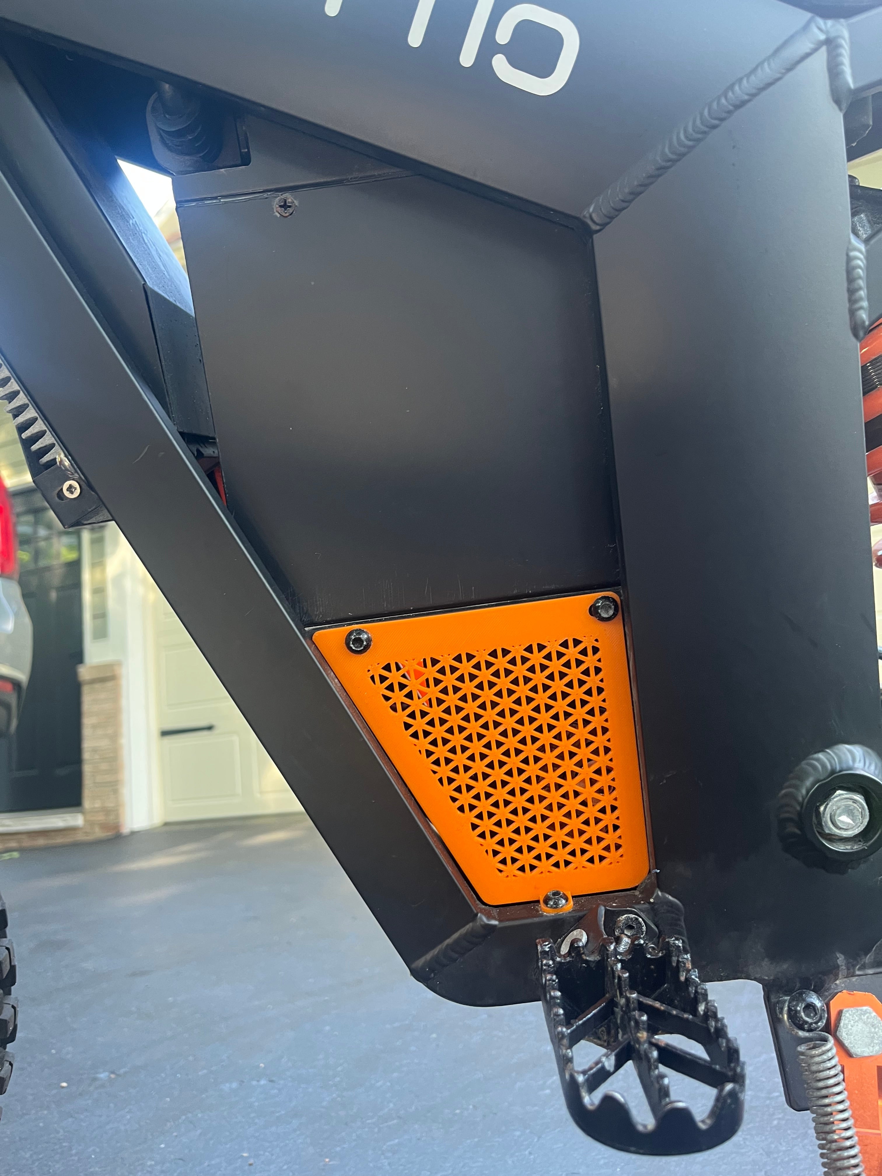 Tuttio Motor Cover pannels